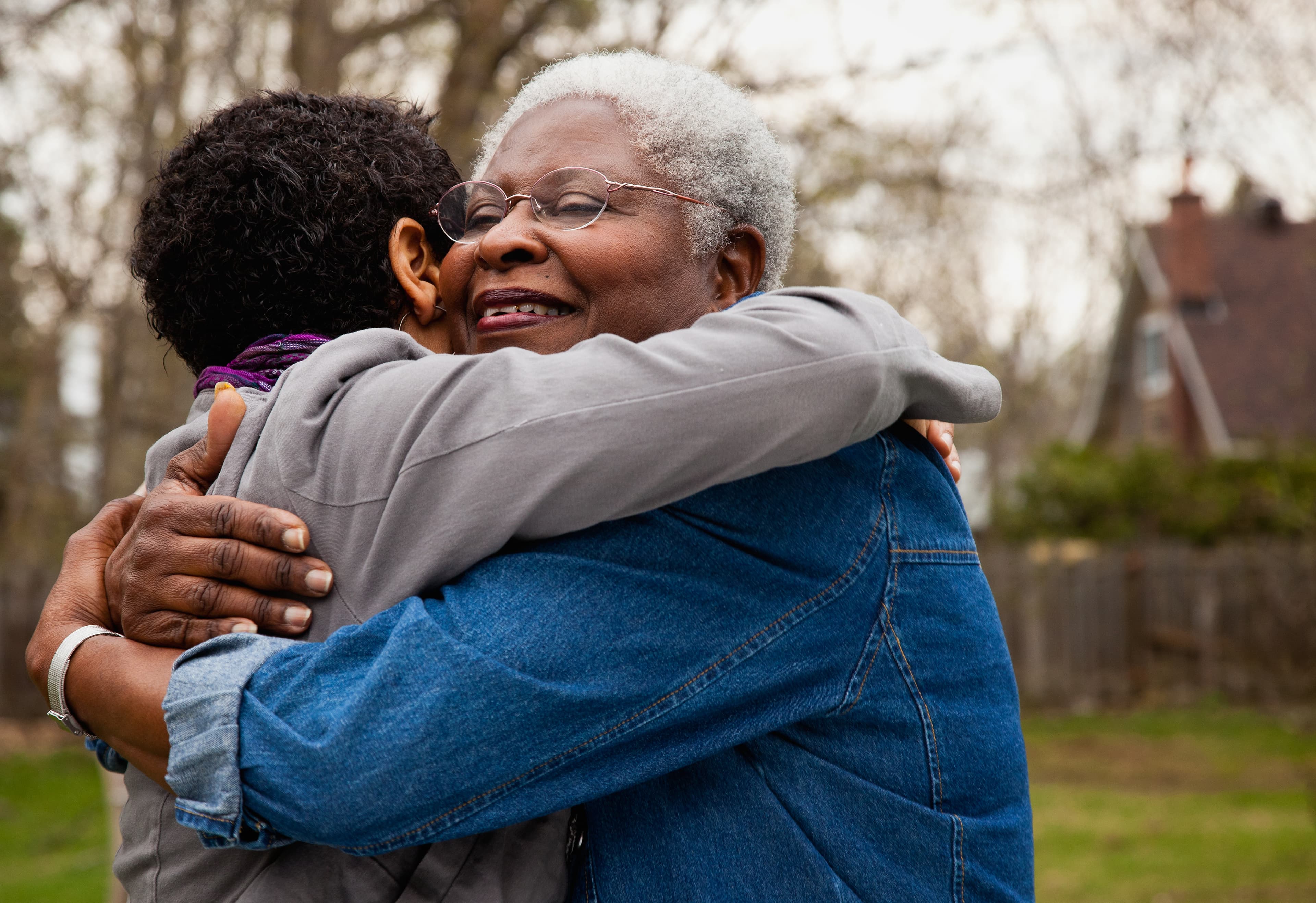 Illustrative picture for the article Not Guaranteed: A Feature Not a Bug. Picture: Two people hugging each other.